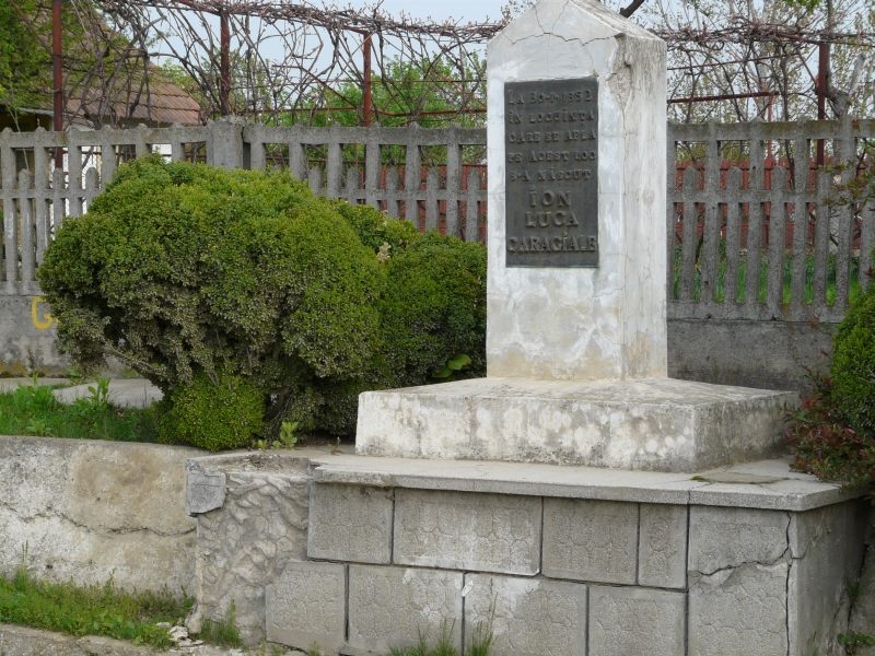 piatra memoriala caragiale
