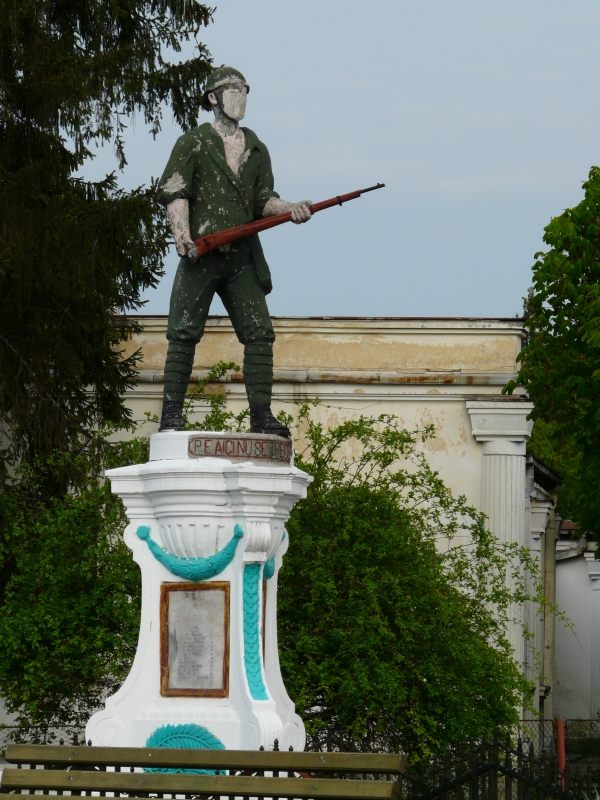 monumentul eroilor caragiale